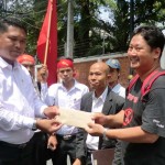 Protesters deliver letter to President Thein Sein to an Embassy official