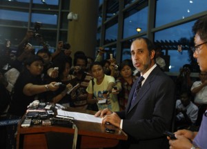 United Nations Special Human Rights Rapporteur Tomas Ojea Quintana talks to reporters during his news conference before his departure at Yangon International Airport © Reuters