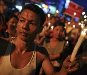 Candlelight Protest in Rangoon on 25 May 2012 © Reuters