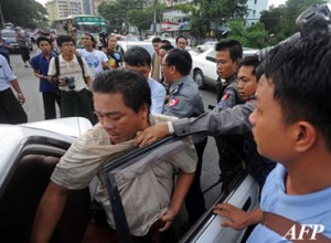 Aung Soe Arrest 2 December 2012 © AFP