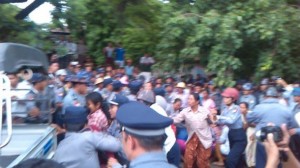 Letpadaung Arrest 13 Aug 2013 © Monywa Student Union