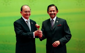 Thein Sein and Sultan of Brunei 10 Oct 2013 by Vincent Thian AP