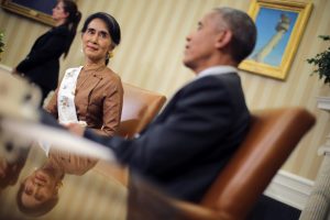 Myanmar's State Counsellor Aung San Suu Kyi meets with U.S. President Barack Obama at the Oval Office of the White House in Washington, D.C., U.S. September 14, 2016. REUTERS/Carlos Barria - RTSNSUW